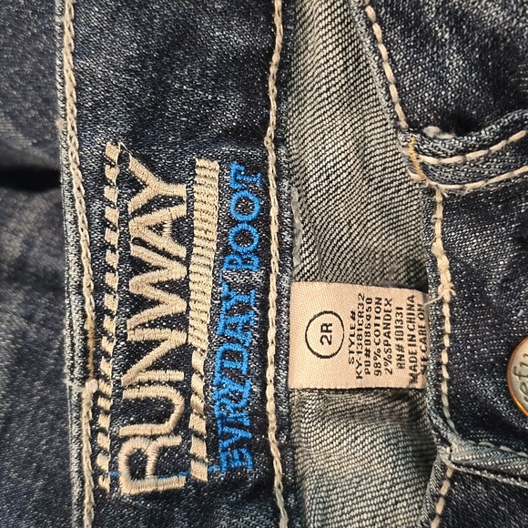 Refuge Runway By Everyday Boop Distressed Blue Jeans - Picture 3 of 8